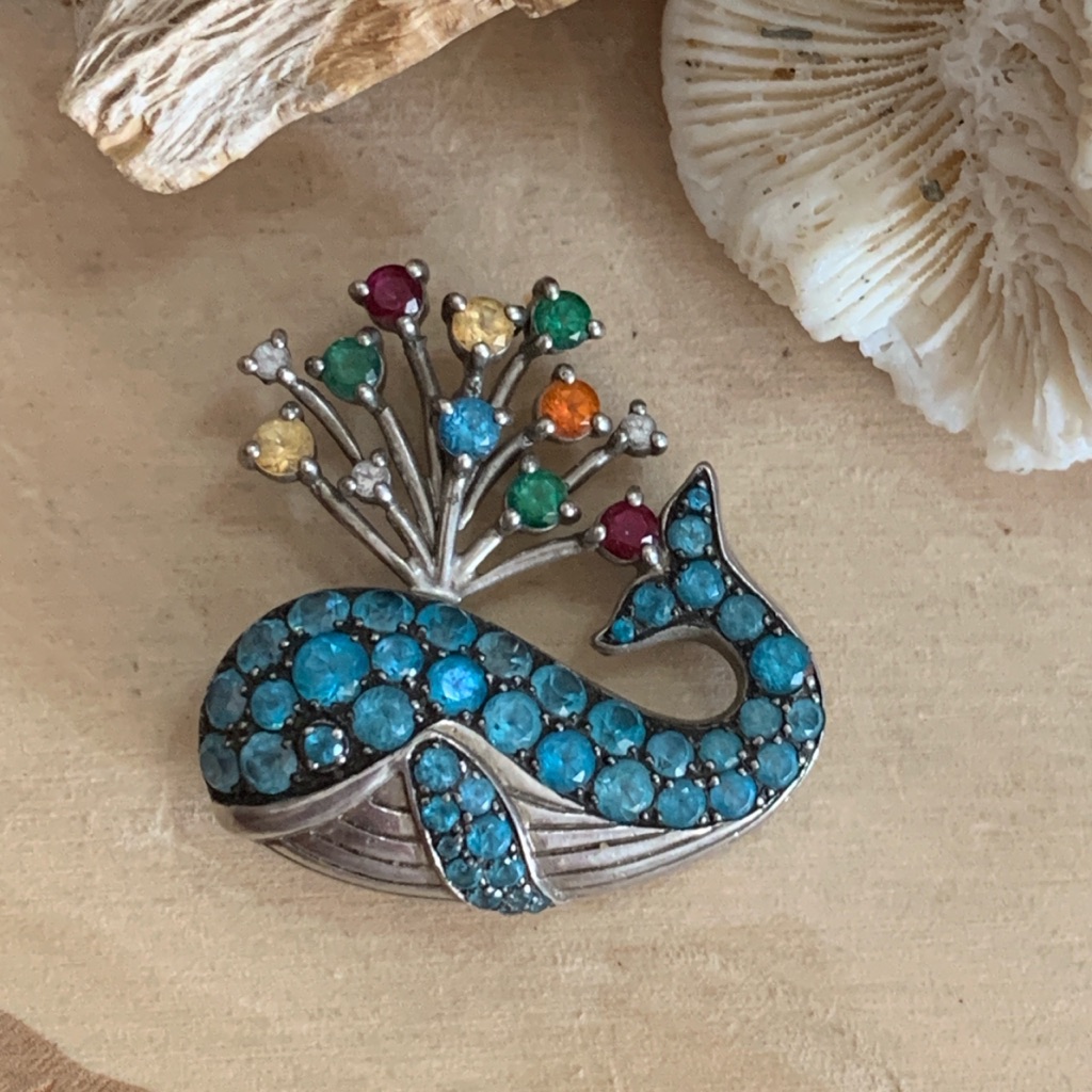 Adrienne Vittadini Signed Av Gem Detailed Whale Filigree Pendant 925 Silver 75$